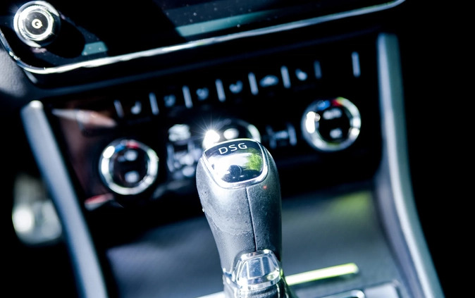 Skoda Superb cena 108499 przebieg: 129000, rok produkcji 2019 z Karlino małe 407
